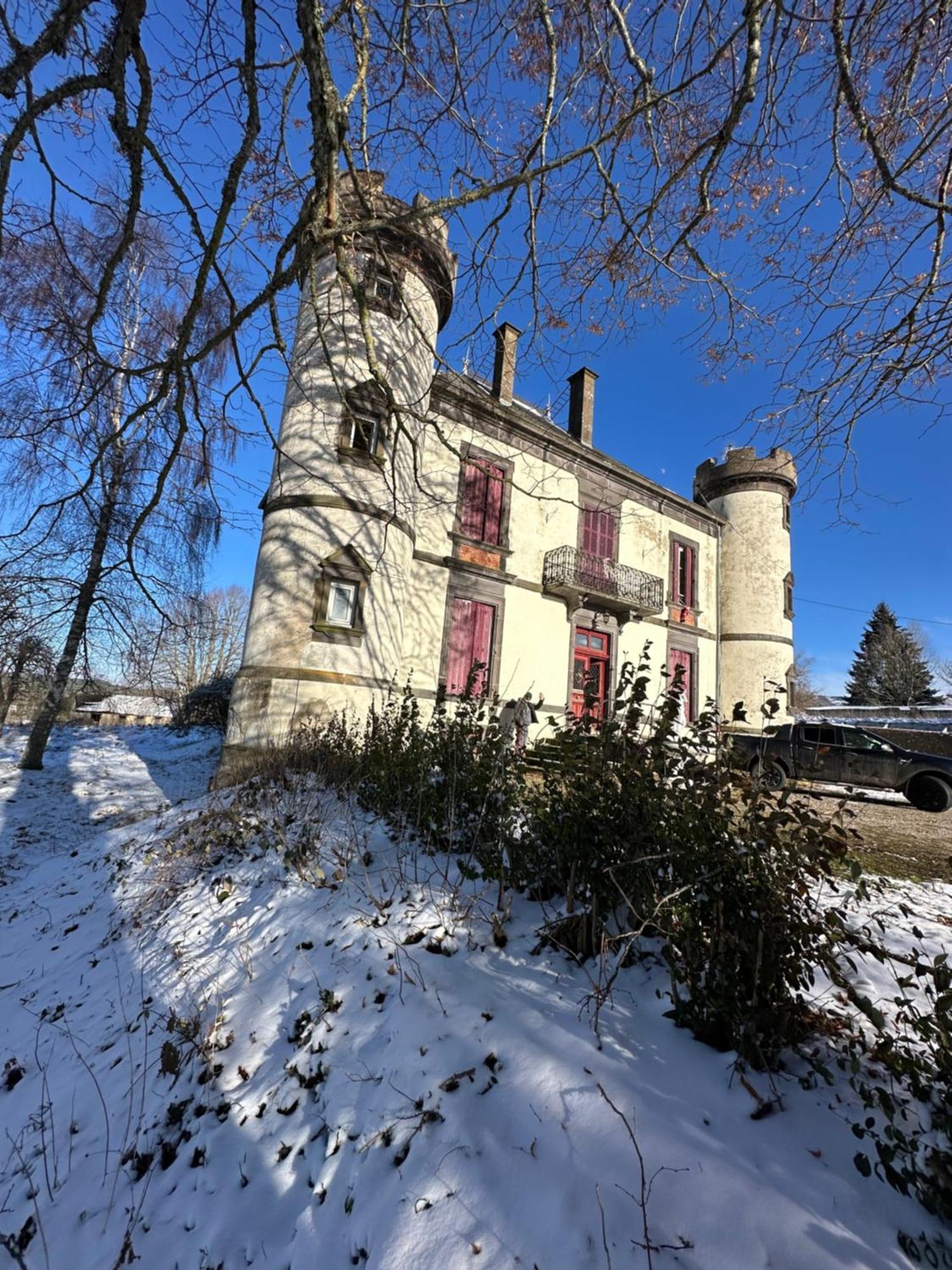 Le Chateau Giat Экстерьер фото